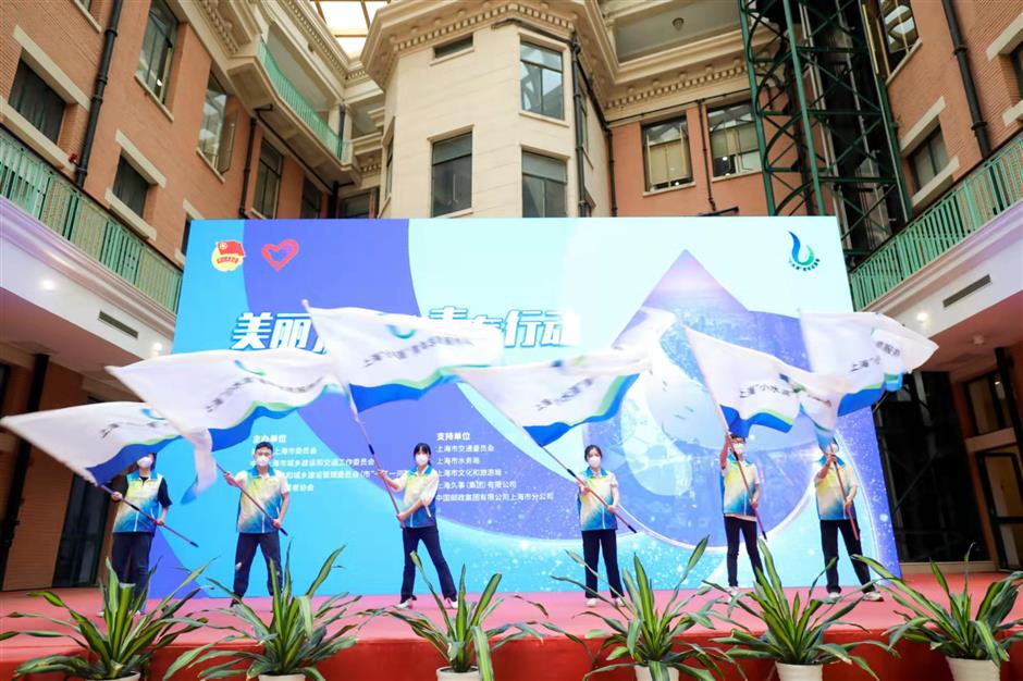 volunteers to promote the history and culture of huangpu river, suzhou creek