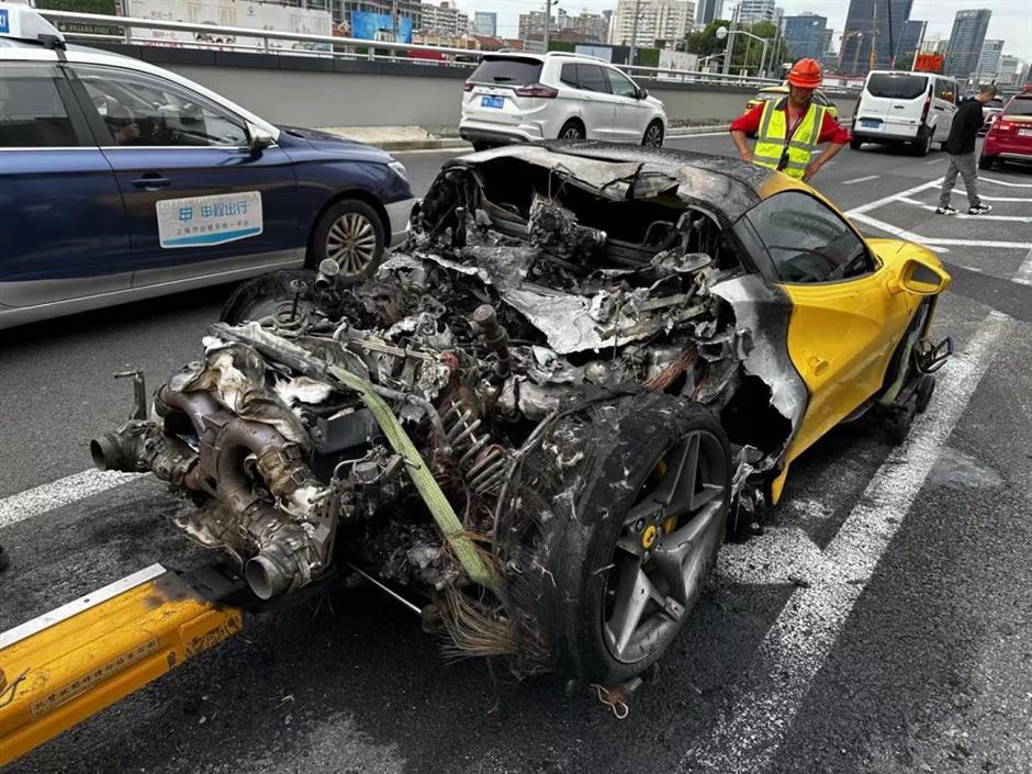 us$700,000 ferrari destroyed as it bursts into flames