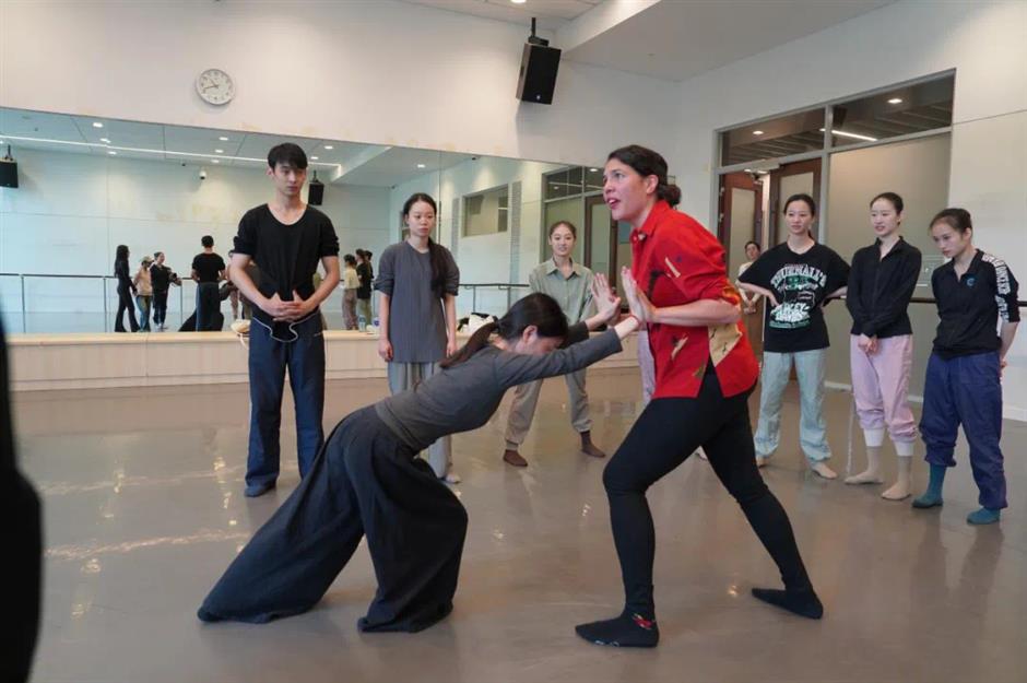 artists and scholars explore future of dance art in shanghai