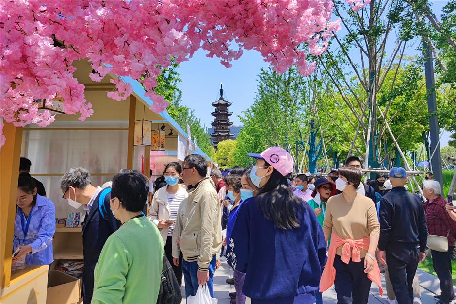 shanghai tourism surges over the may day holiday