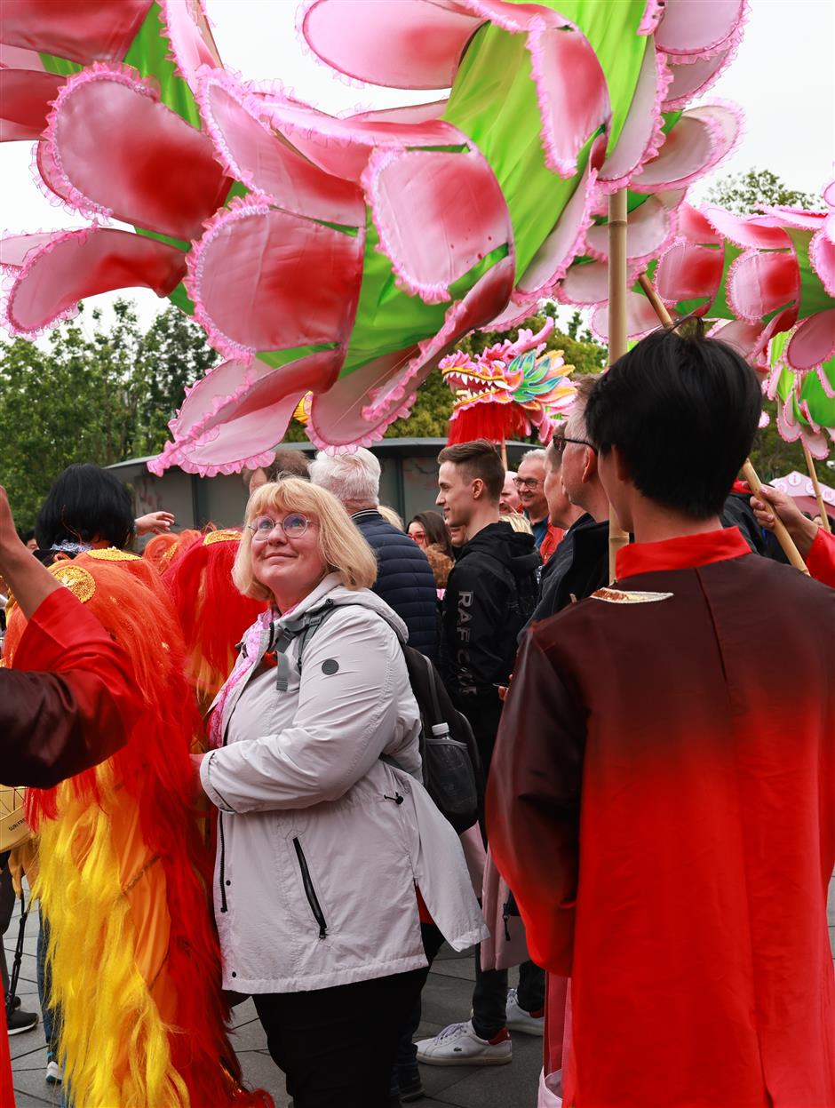 all the fun of the fair at longhua temple