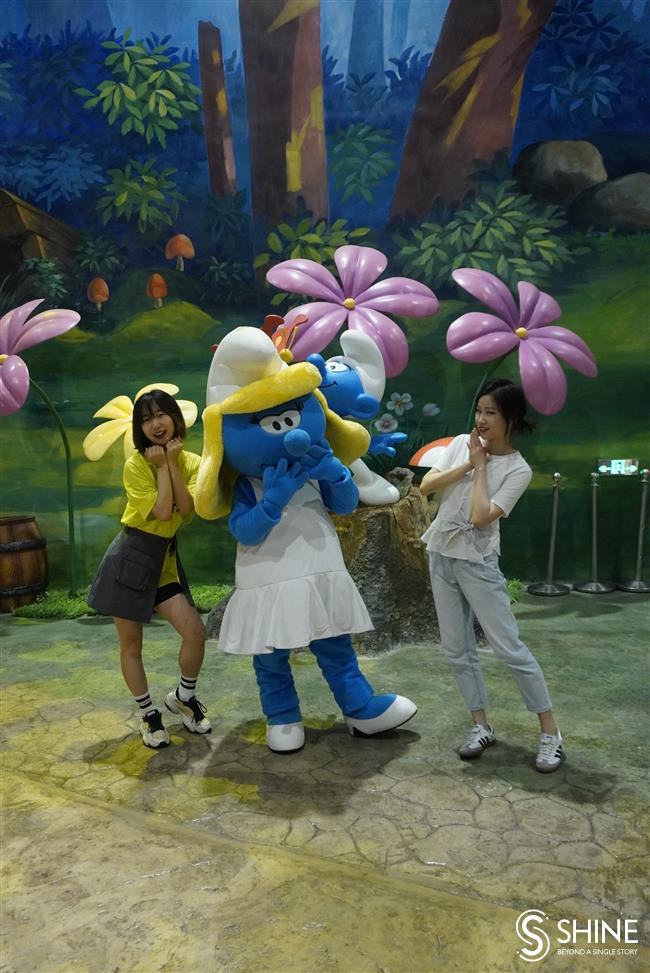 check out chinas first smurfs park in songjiang