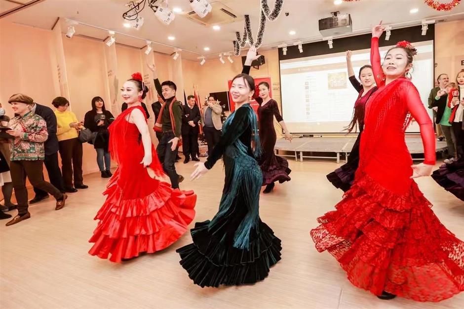 ole! a spaniard's fascination with china fosters cross-cultural appreciation