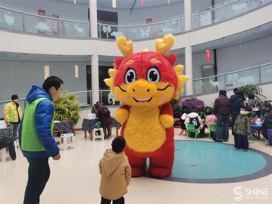 shanghai zoo welcomes year of the dragon with fun activities