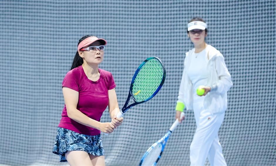 amateur tennis players turn up in shanghai for the itf masters