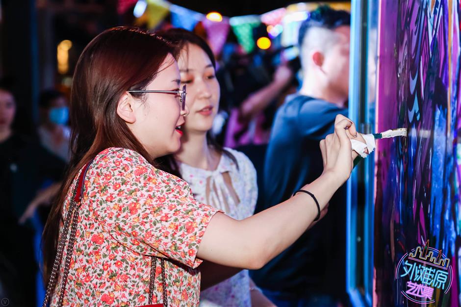 new bund pedestrian street markets boost nightlife economy