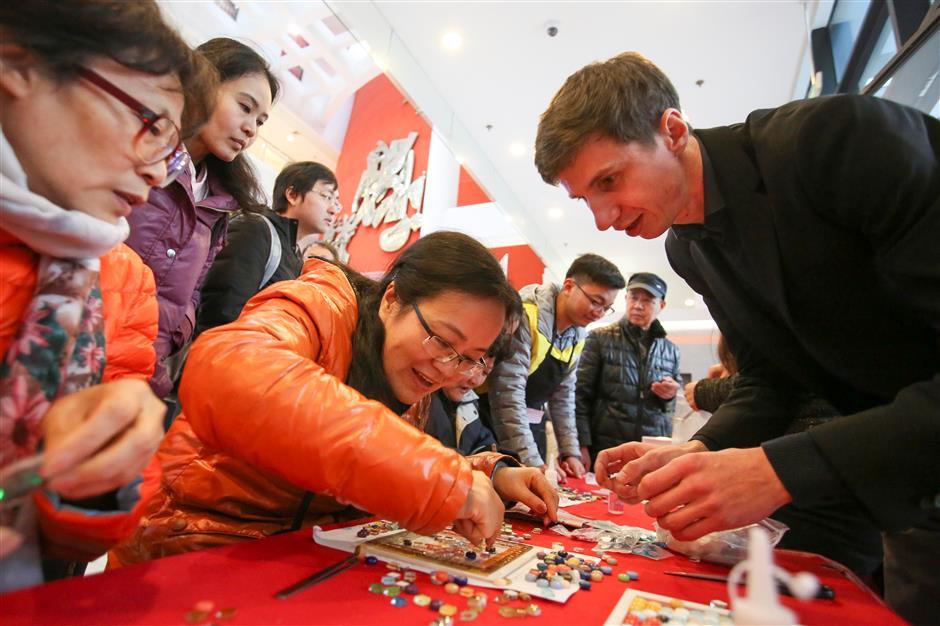 orienteering challenge and handicrafts bazaar held to promote traditional culture