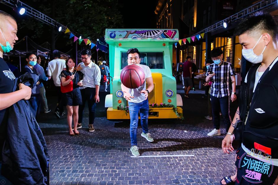 new bund pedestrian street markets boost nightlife economy