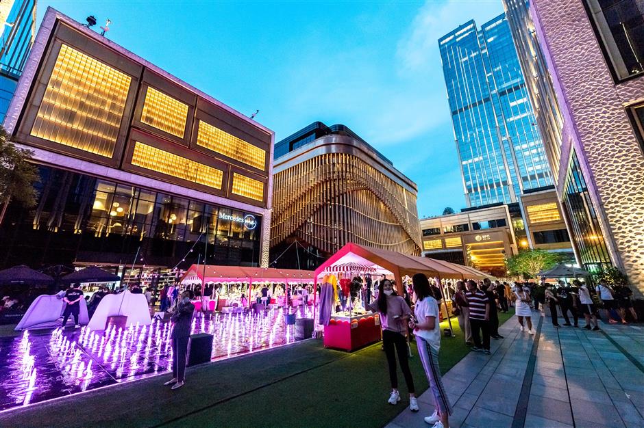 new bund pedestrian street markets boost nightlife economy