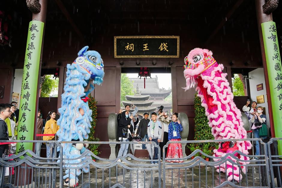 the timeless allure of southern song dynasty at king qian's temple fair