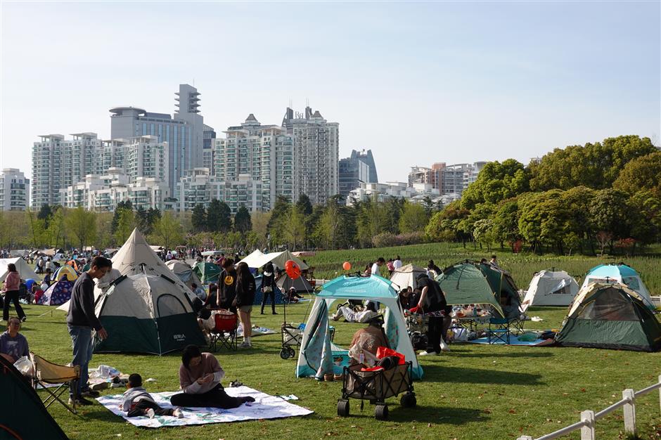 flower parks, exhibitions and performances delight visitors