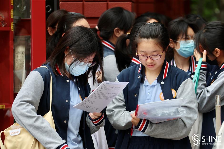 red for good luck as students gather for college entrance exam