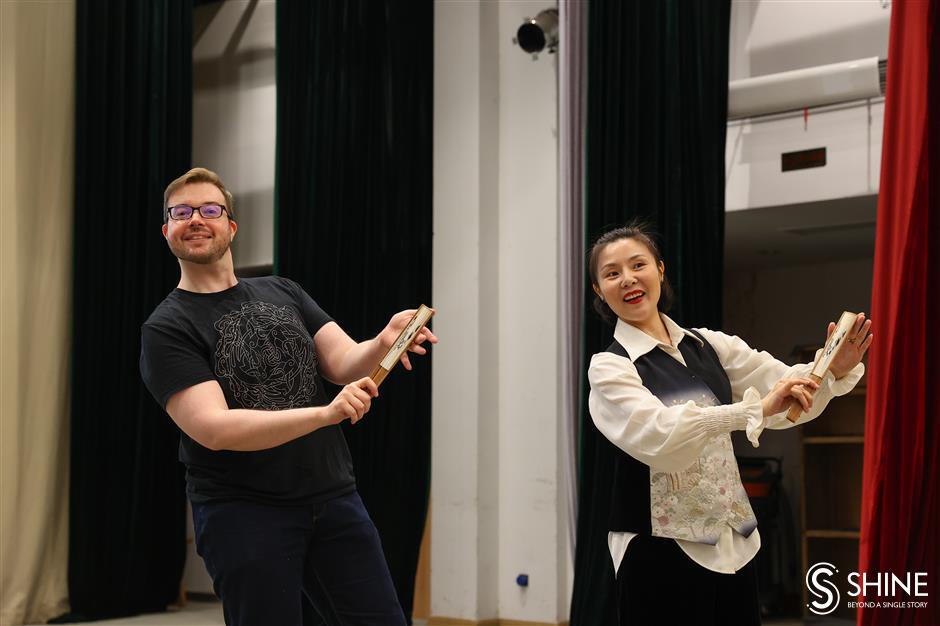 yueju opera comes to life for shanghai expats in city news service workshop