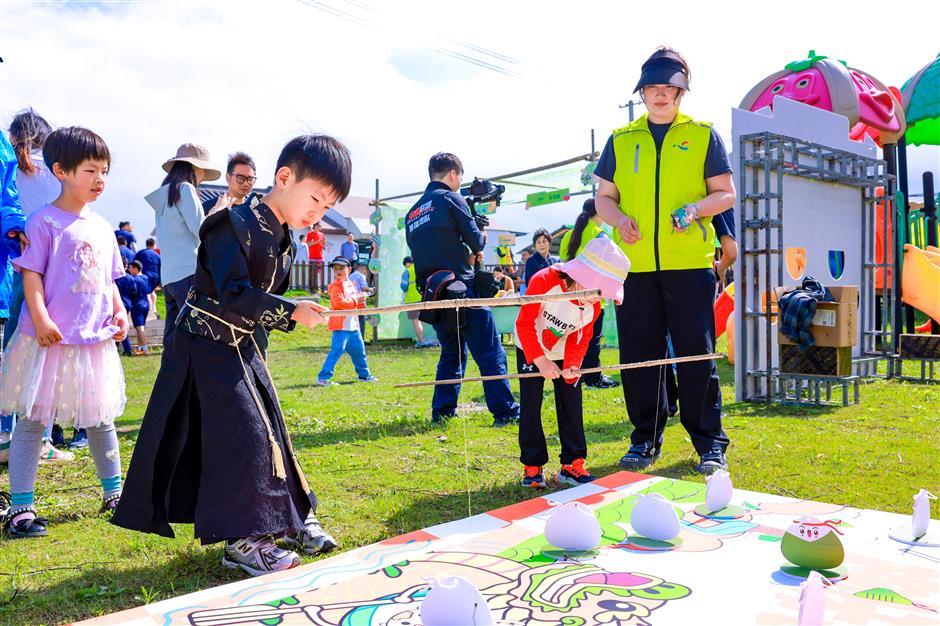 dragon boat race sheds light on rural revitalization in fengxian