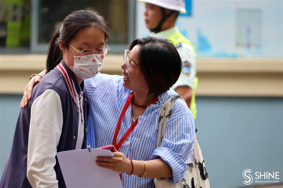 red for good luck as students gather for college entrance exam