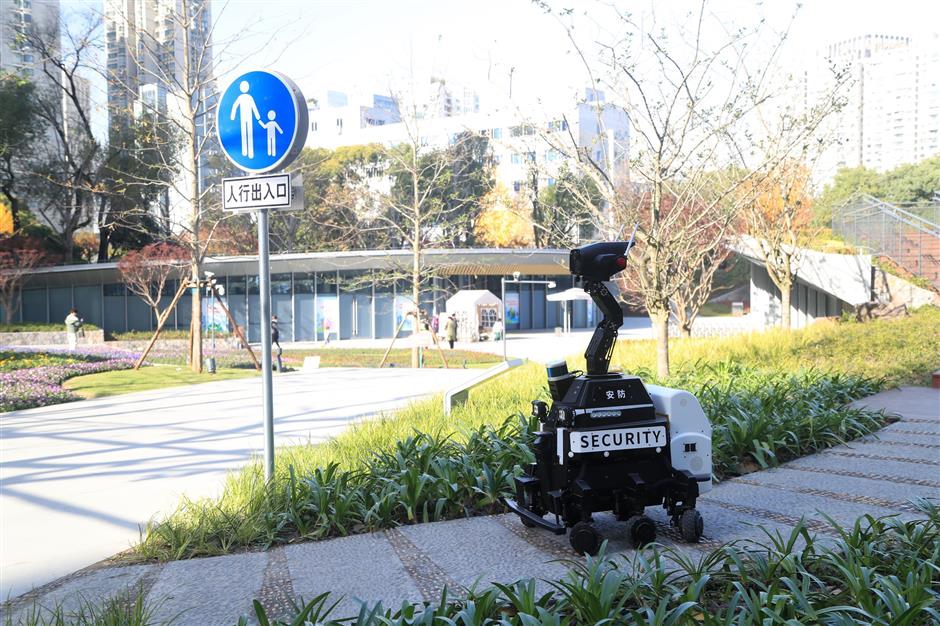 the night owls are out in shanghai parks as city green spaces open 24/7