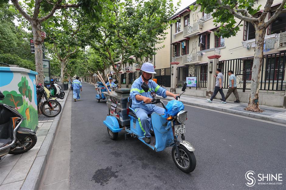 sanitation workers under good care to deal with the heat