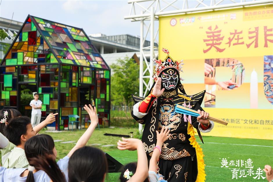 expatriates celebrate pudong's culture heritage