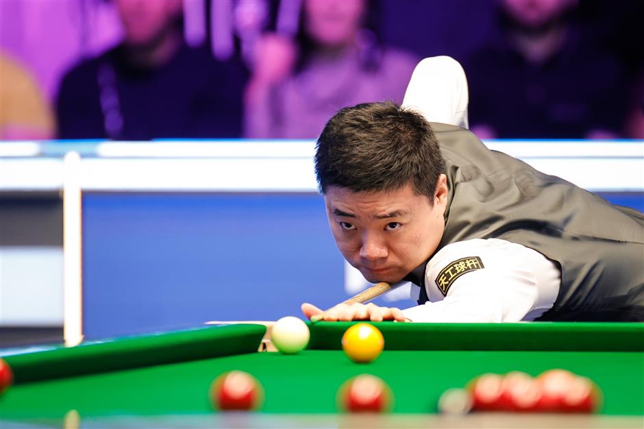 ding scores 147, but o'sullivan reaches quarterfinals at snooker masters