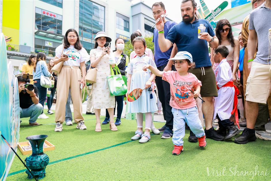 expats enjoy cultural activities and games