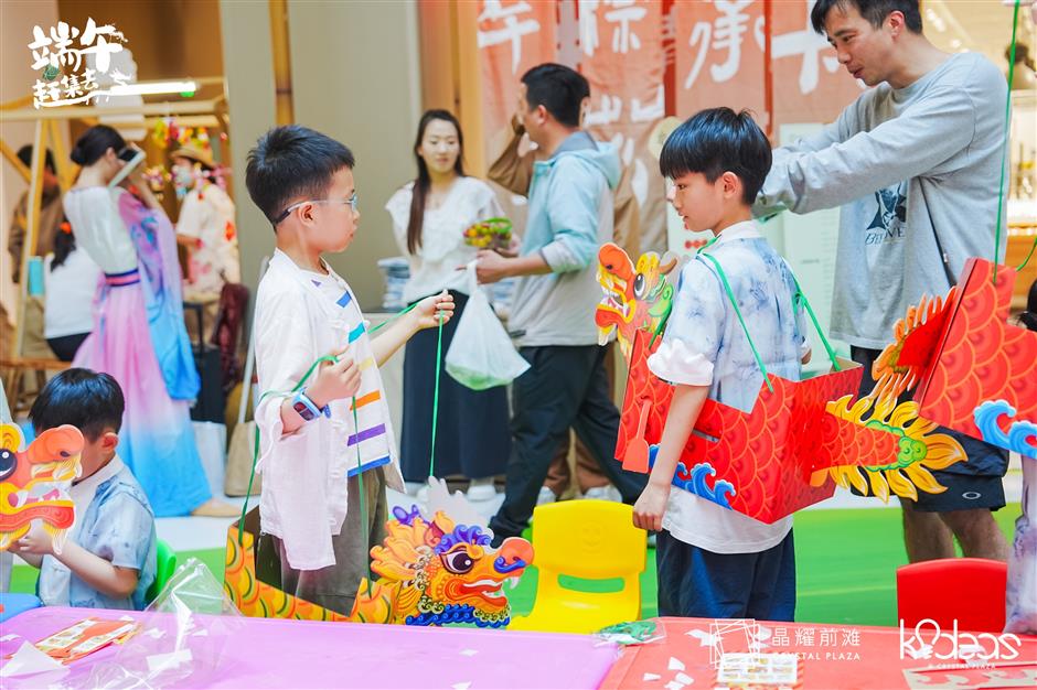 sanlin town celebrates festival in traditional manner