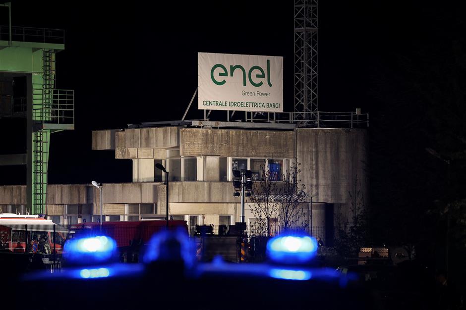 3 dead, 4 missing in explosion at italy power station