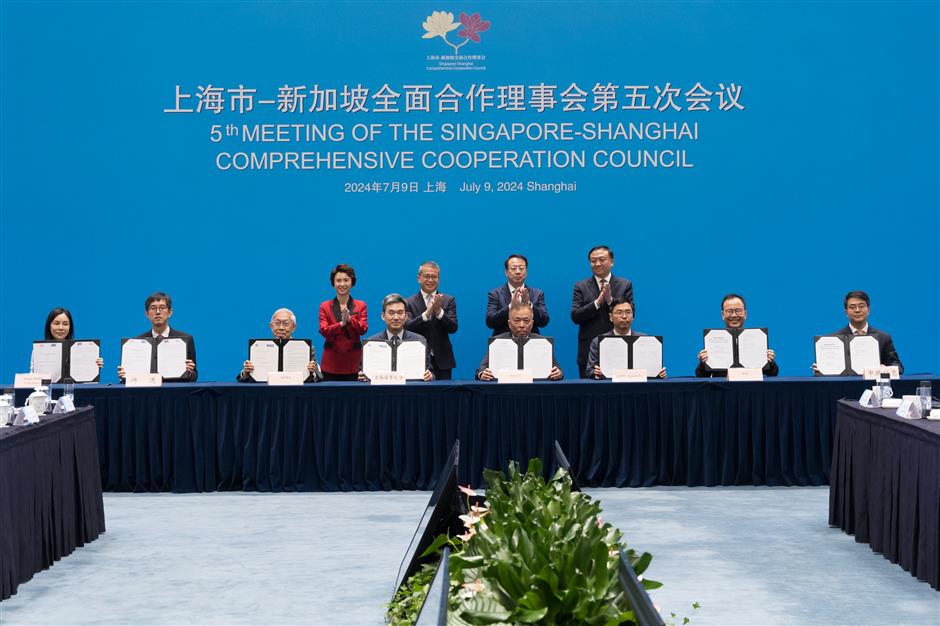 15 mous signed at singapore-shanghai comprehensive cooperation council