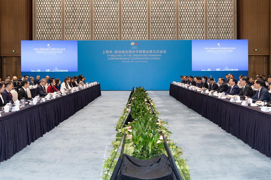 15 mous signed at singapore-shanghai comprehensive cooperation council