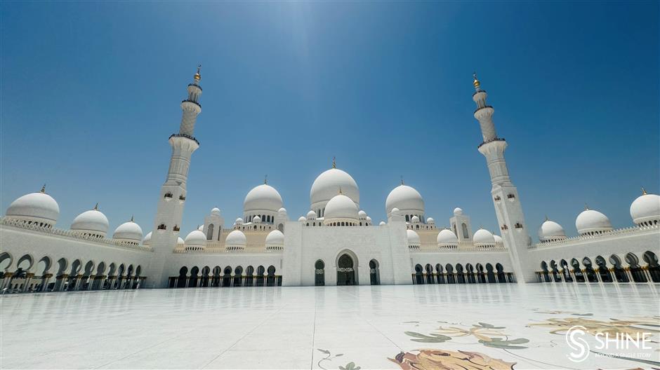 golden epiphanies: abu  dhabi's aesthetic landscape