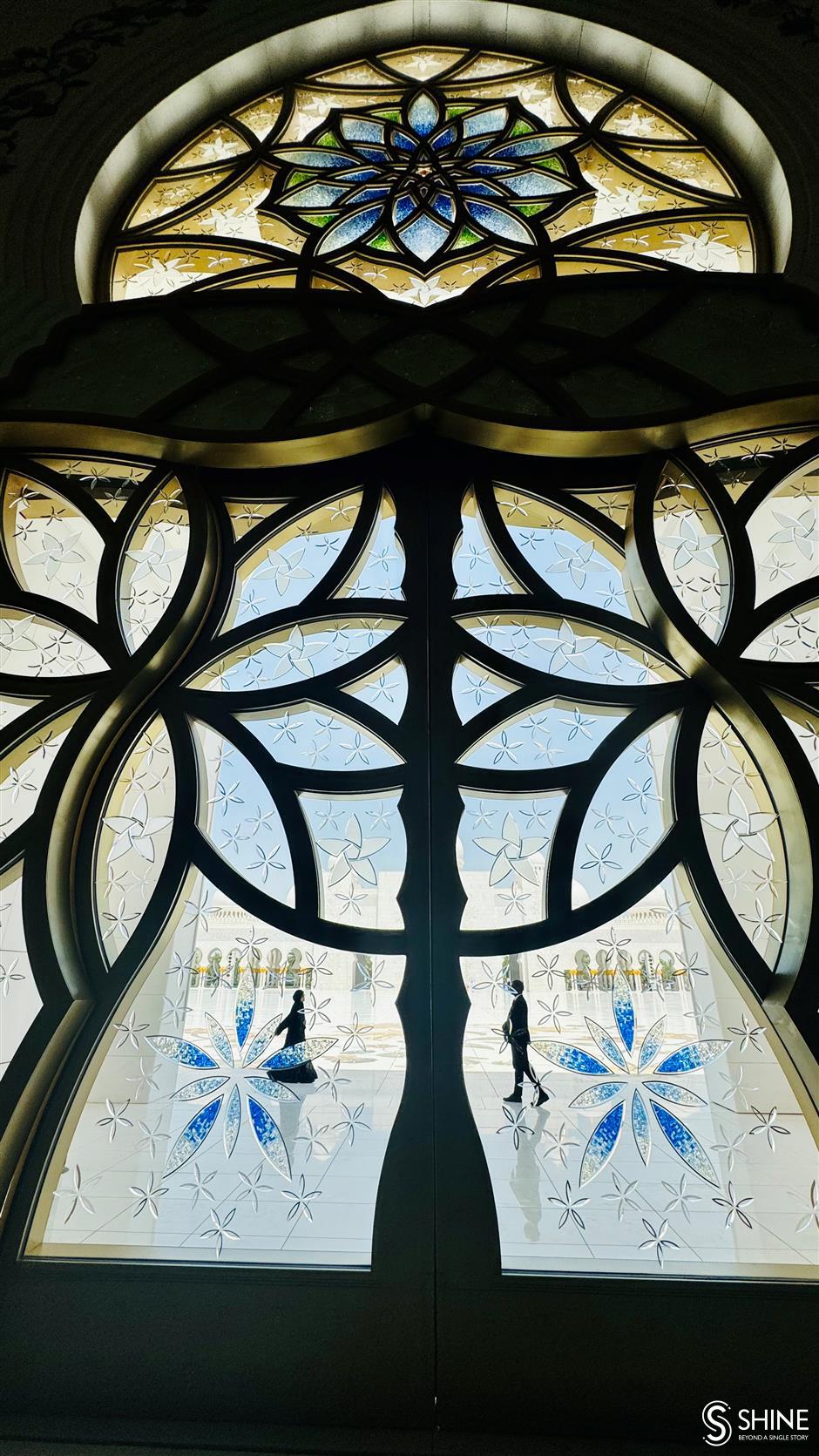 golden epiphanies: abu  dhabi's aesthetic landscape