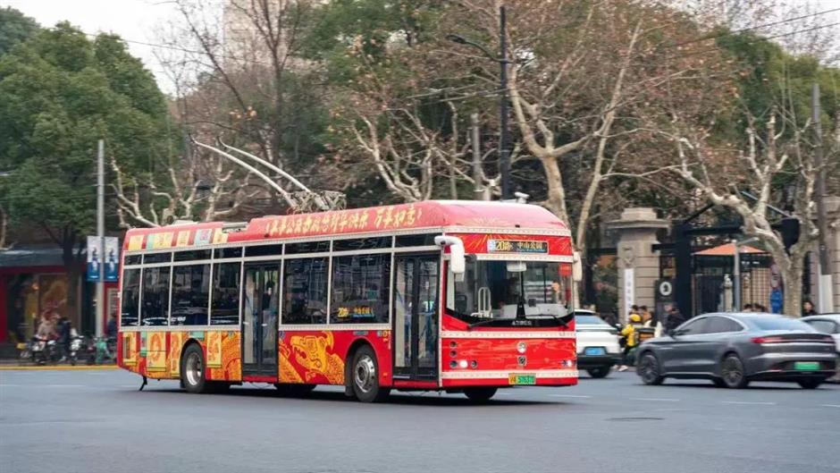 transportation options in shanghai with 'loong' elements