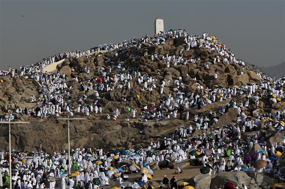 muslim pilgrims pray on mount arafat in hajj climax