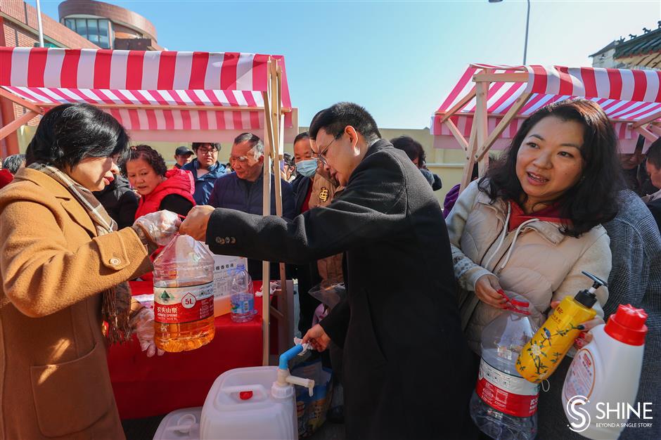 bring your own bottle stall the most popular at pudong fair