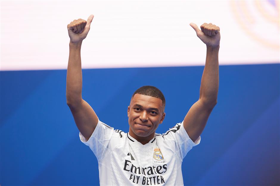 kylian mbappe presented to 70,000 fans in santiago bernabeu stadium