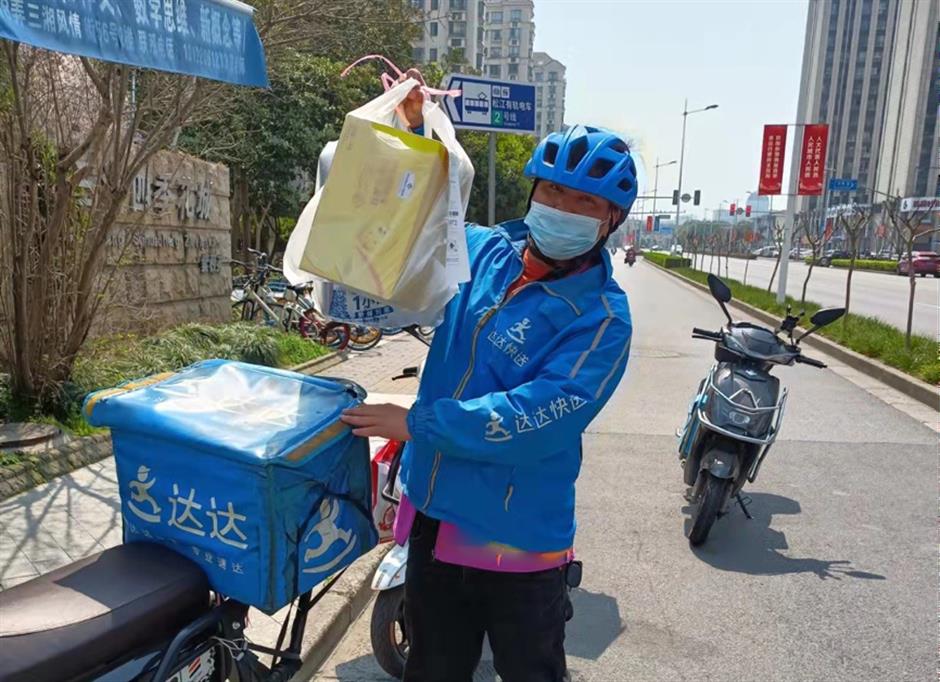 online grocery sites going extra miles to fulfill orders amid pandemic