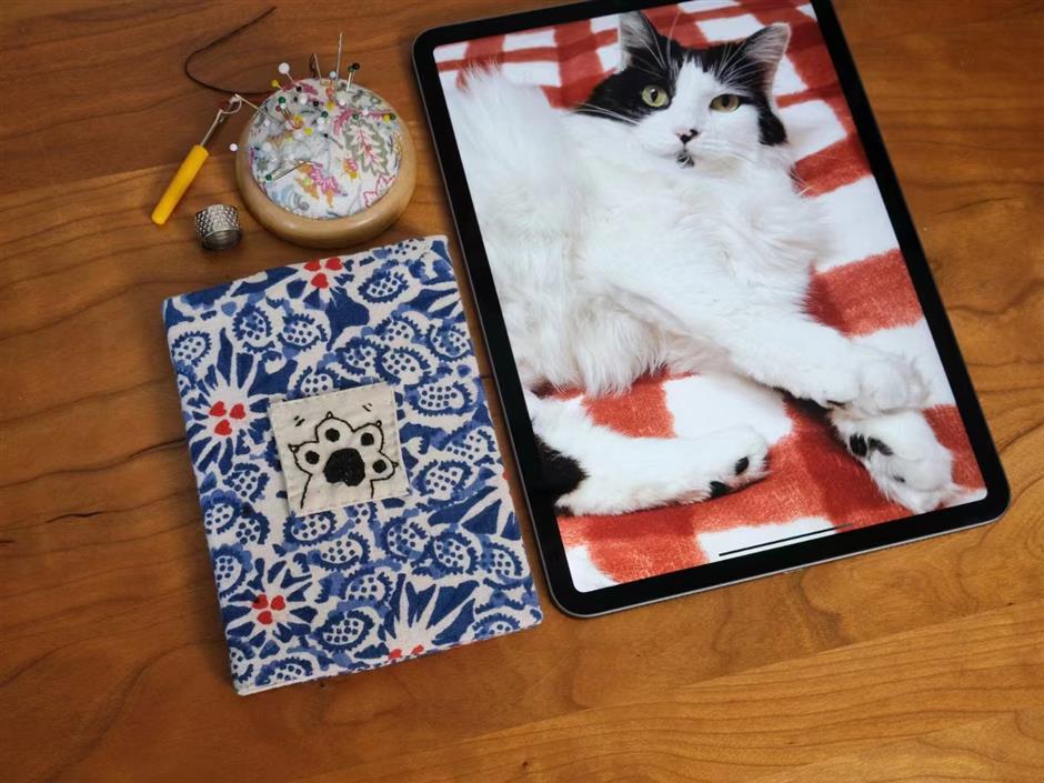 create art from old cloth while helping rescue animals