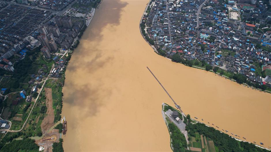 heavy rainfall triggers flooding in 22 rivers in south china region