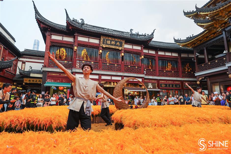 mid-autumn celebration kicks off at shanghai's yuyuan garden malls