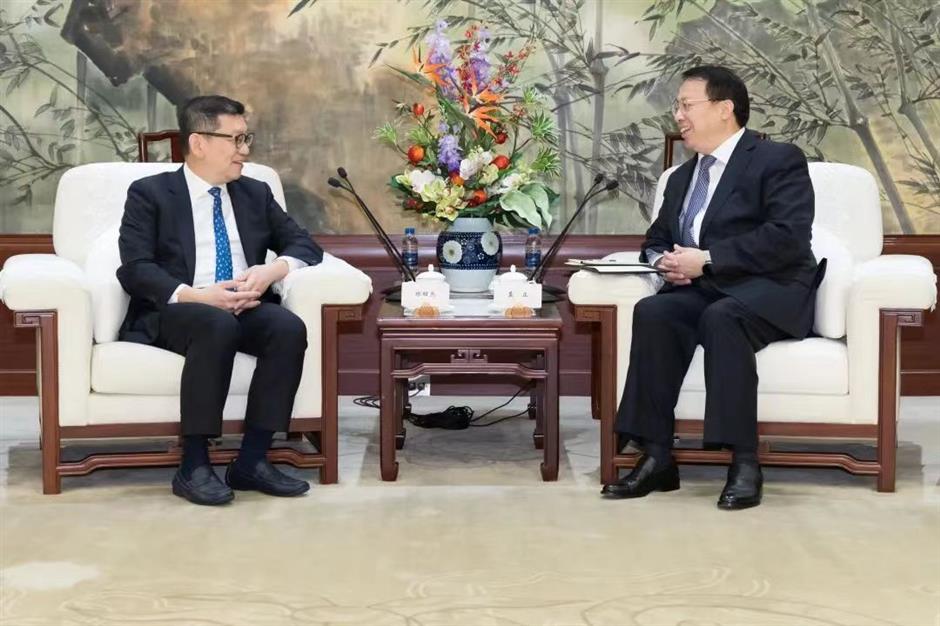 shanghai mayor meets with singapore gic ceo