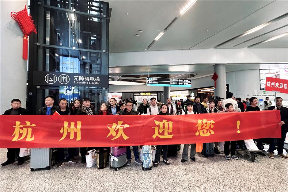 hangzhou welcomes workers from guangyuan