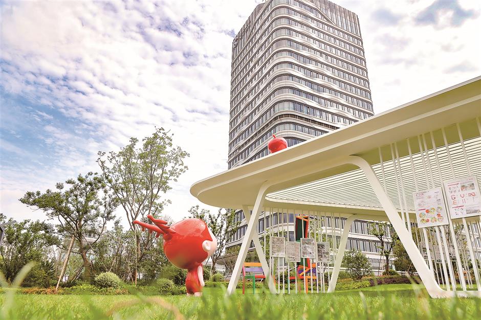 innovative street furniture features in gumei park