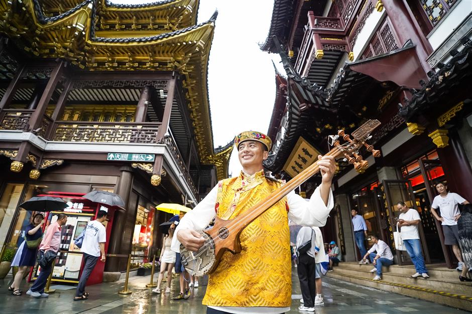 yuyuan garden plays host to beautiful bayi