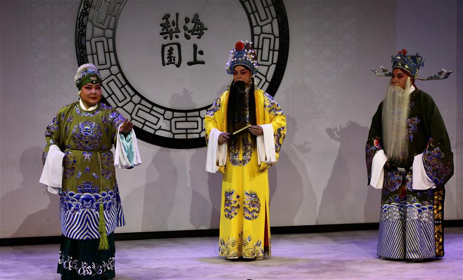 yuju opera hits high note in small theater