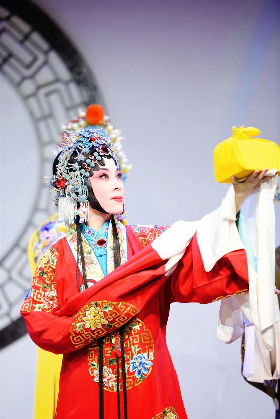 yuju opera hits high note in small theater