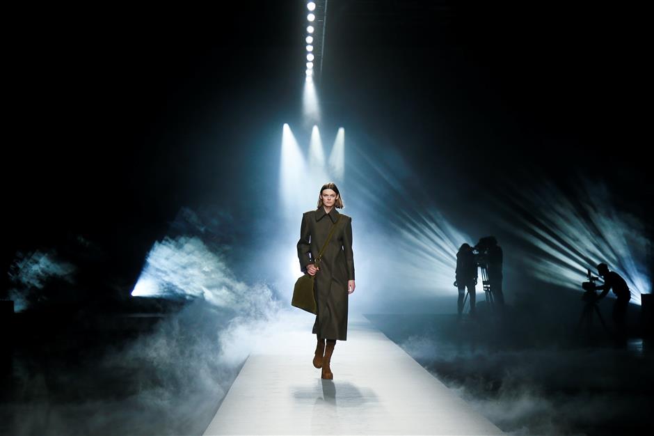 a new fashion in milan: the online catwalk