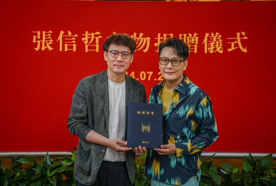 singer jeff chang donates classical costumes to shanghai museum