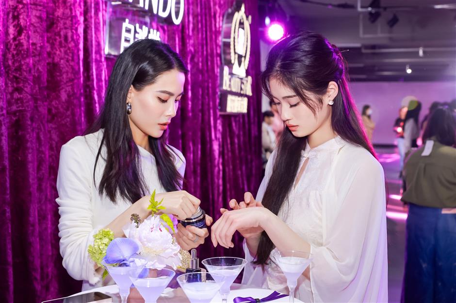 chinese-chic is the theme at the 8th annual beauty star campus icon contest