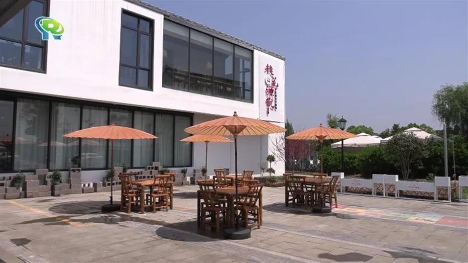 dream opening for restaurant at dalian lake