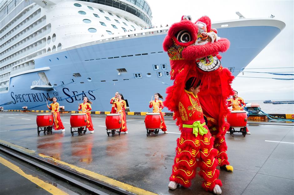 foreign tourists welcomed at international cruise terminal