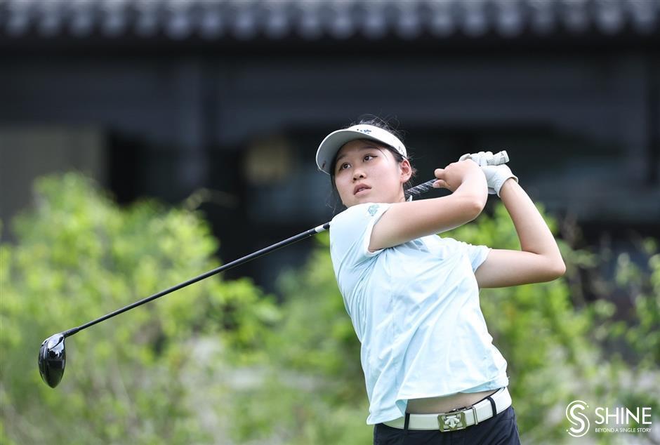 chinese teen duo shares early lead in zhuhai